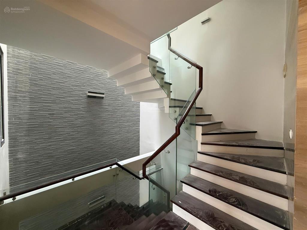 Cho thuê biệt thự lô góc khu đô thị mới cổ nhuế, bắc từ liêm, hà nội, 220m2, 4 tầng 1 hầm 55 triệu.