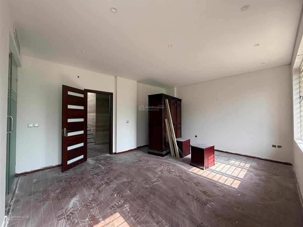 Cho thuê biệt thự lô góc khu đô thị mới cổ nhuế, bắc từ liêm, hà nội, 220m2, 4 tầng 1 hầm 55 triệu.