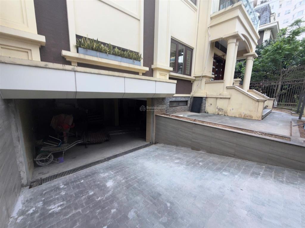 Cho thuê biệt thự lô góc khu đô thị mới cổ nhuế, bắc từ liêm, hà nội, 220m2, 4 tầng 1 hầm 55 triệu.
