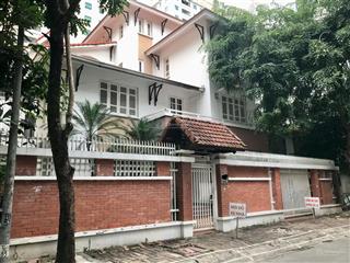 Cho thuê biệt thự 300m2 tại đường nguyễn thị định, trung hoà, cầu giấy.