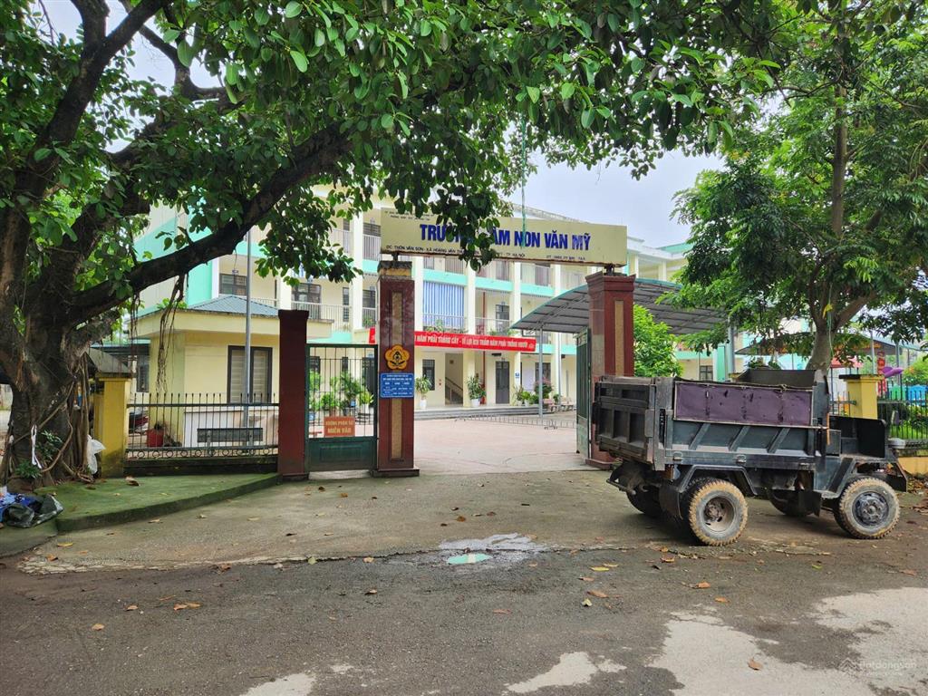 Hiếm  diện tích to  giá tiền bé  ngõ thông  ô tô
dt thực tế 136m2, giá bán 1.65 tỷ