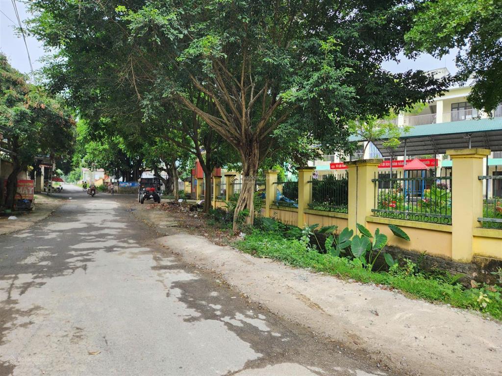 Hiếm  diện tích to  giá tiền bé  ngõ thông  ô tô
dt thực tế 136m2, giá bán 1.65 tỷ