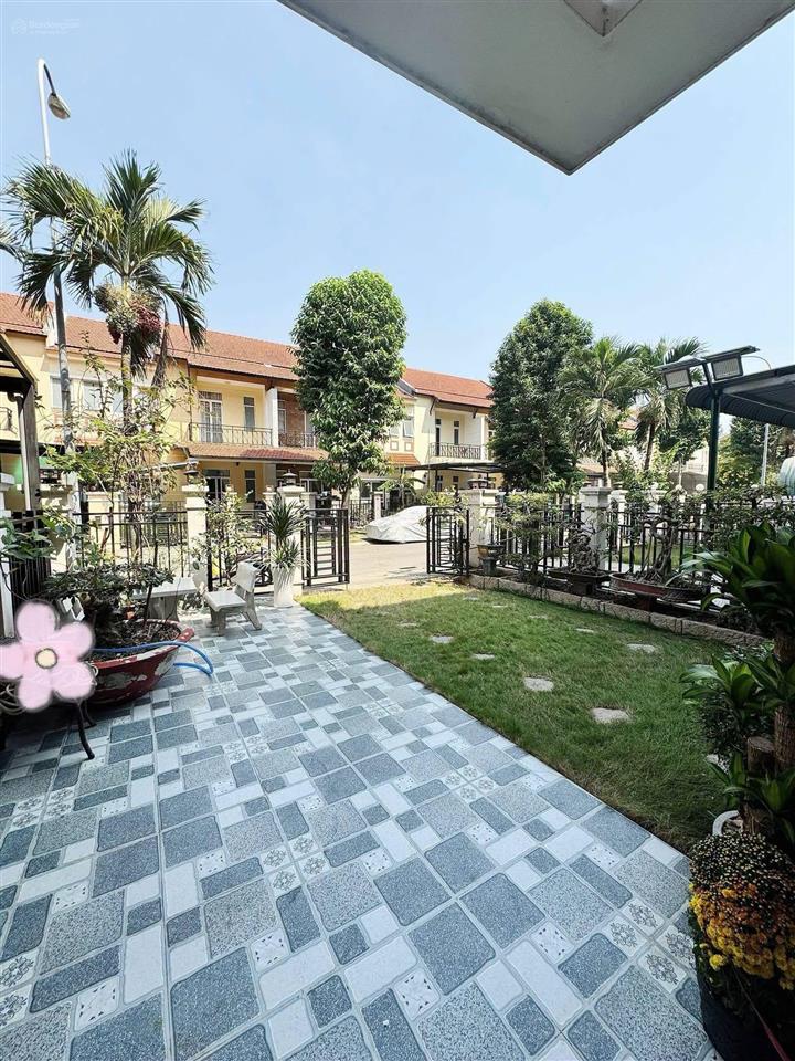 Bán nhà biệt thự the oasis 1 kdc việt sing vsip 1 , gần siêu thị aeon bình dương.  0383 229 ***