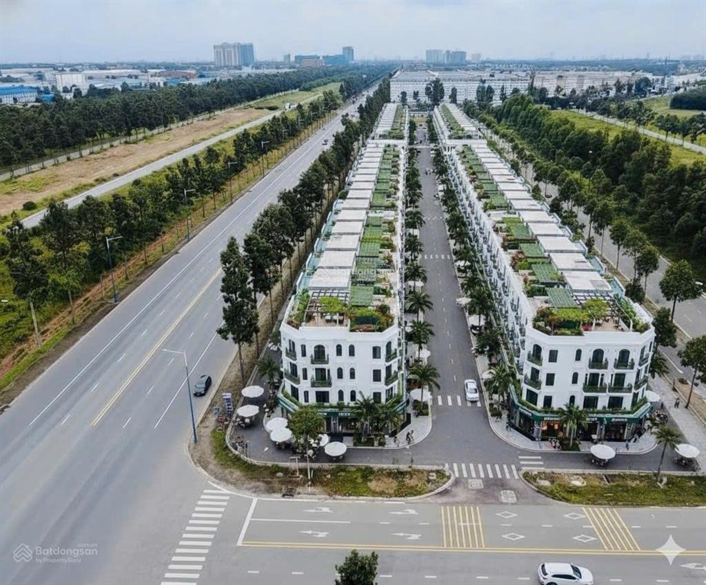 Nhà phố 2 mặt tiền tại thành phố mới bình dương. diện tích 125m2, 1 trệt 2 lầu.  0919 995 ***