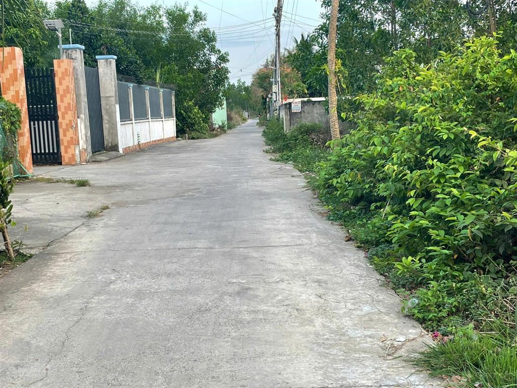 Bán 301m2 có 50m2 thổ giá tiền chỉ bằng lô 200m xung quanh, dân đông sổ hồng riêng