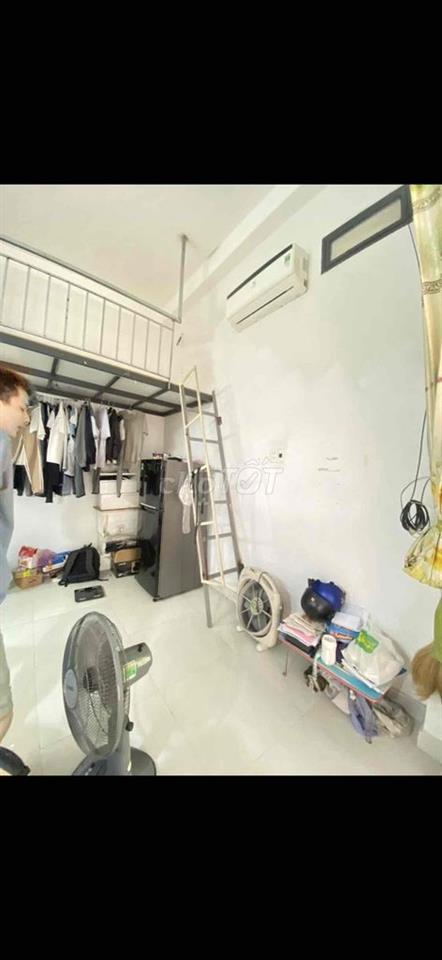 PHÒNG DƯỚI MẶT ĐƯỜNG HẺM HUỲNH TẤN PHÁT