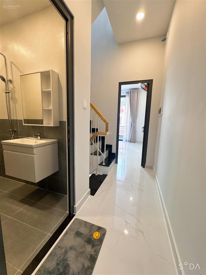 Bán nhà đẹp ở ngay.dt 4mx15m. 3 tấng btct . hẻm nhựa thông trường chinh  trương công định .