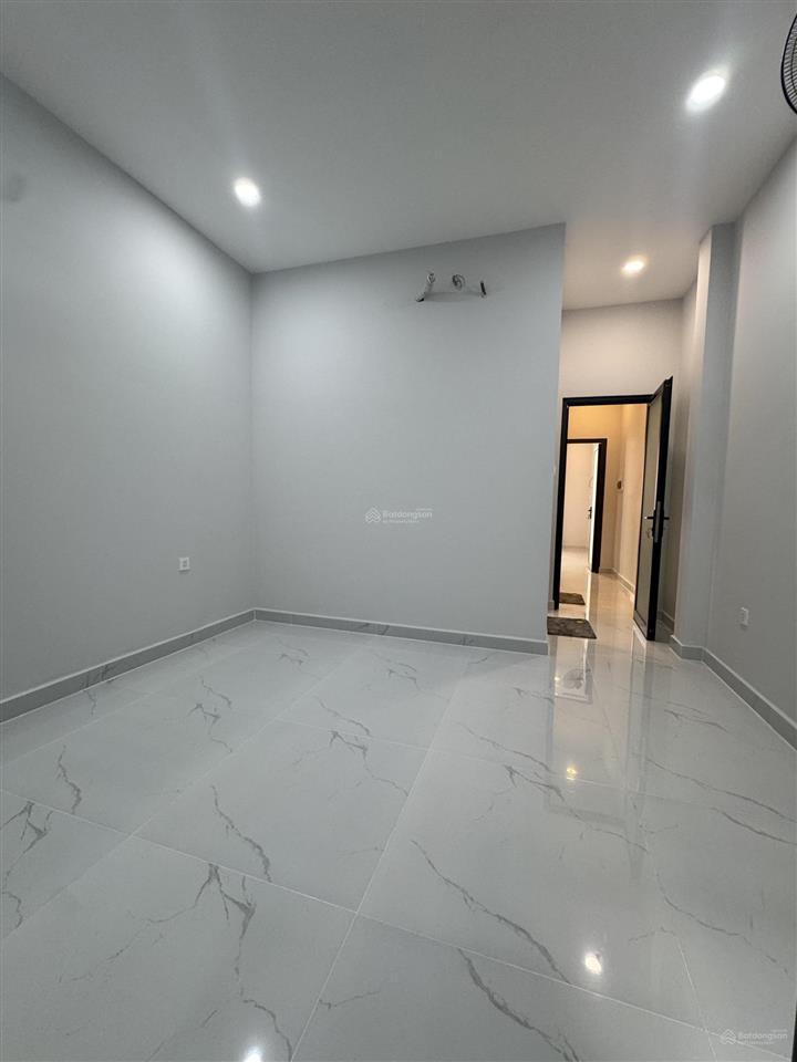 Bán nhà đẹp ở ngay.dt 4mx15m. 3 tấng btct . hẻm nhựa thông trường chinh  trương công định .