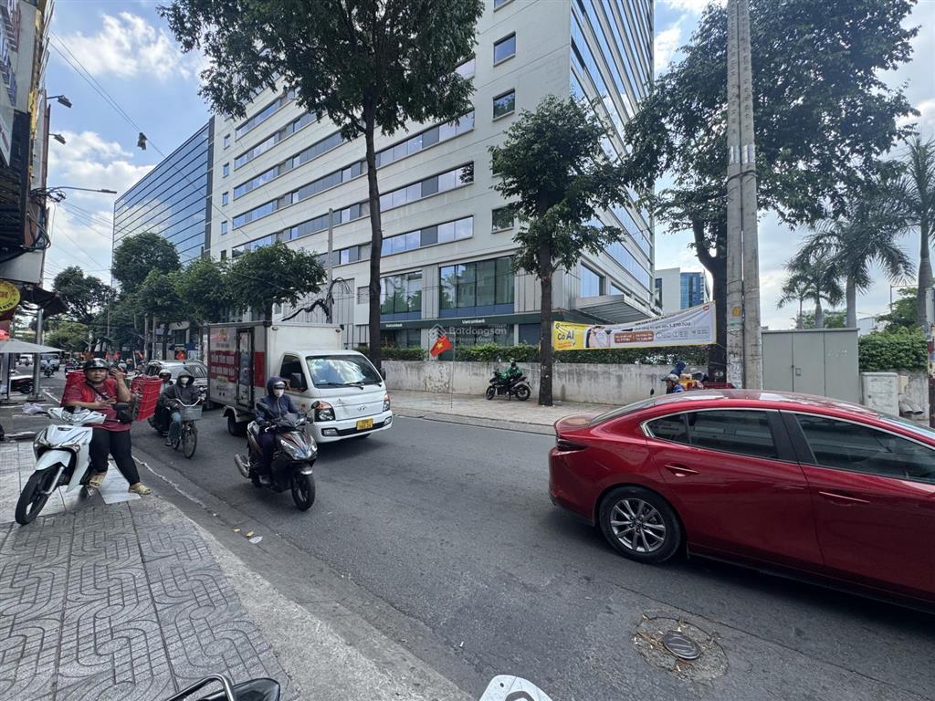 Bán nhà đẹp ở ngay.dt 4mx15m. 3 tấng btct . hẻm nhựa thông trường chinh  trương công định .