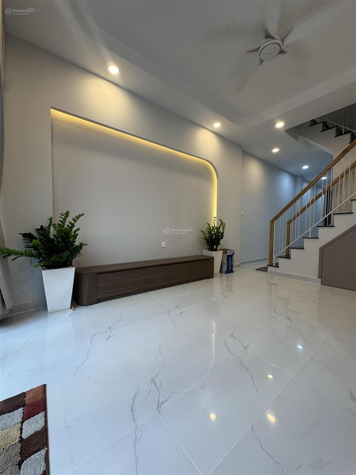 Bán nhà đẹp ở ngay.dt 4mx15m. 3 tấng btct . hẻm nhựa thông trường chinh  trương công định .