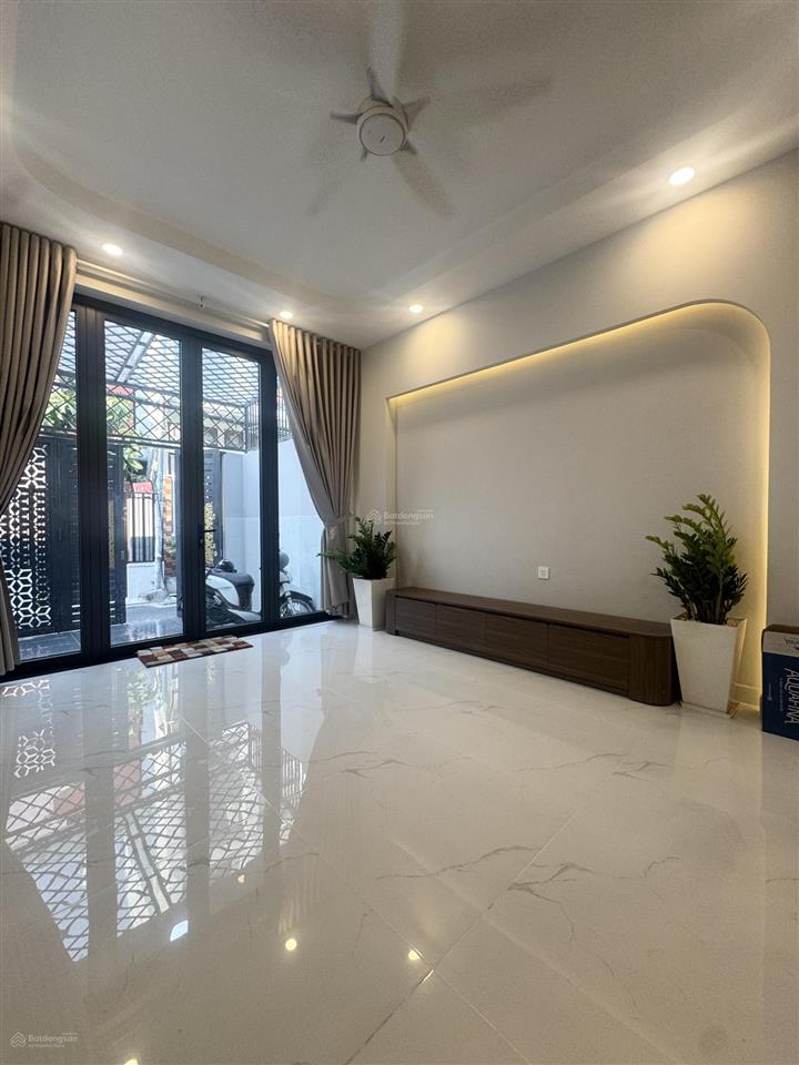 Bán nhà đẹp ở ngay.dt 4mx15m. 3 tấng btct . hẻm nhựa thông trường chinh  trương công định .