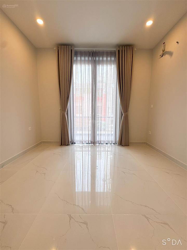 Bán nhà đẹp ở ngay.dt 4mx15m. 3 tấng btct . hẻm nhựa thông trường chinh  trương công định .