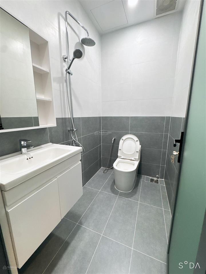 Bán nhà đẹp ở ngay.dt 4mx15m. 3 tấng btct . hẻm nhựa thông trường chinh  trương công định .