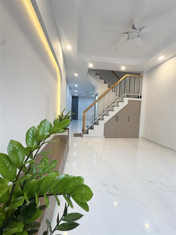 Bán nhà đẹp ở ngay.dt 4mx15m. 3 tấng btct . hẻm nhựa thông trường chinh  trương công định .