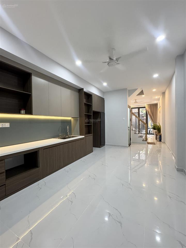 Bán nhà đẹp ở ngay.dt 4mx15m. 3 tấng btct . hẻm nhựa thông trường chinh  trương công định .