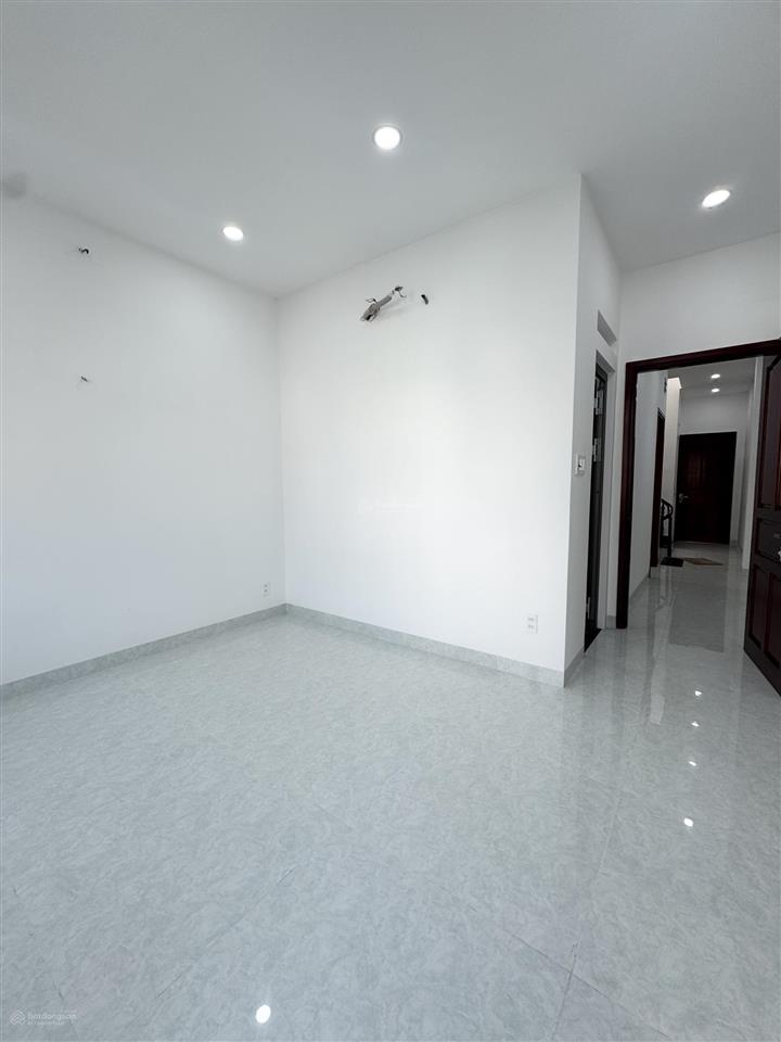 Siêu phẩm hẻm nhựa 8m sát mặt tiền gò xoài nhà đẹp ở ngay . nội thất cc.5pn, 5 tolet. sân thượng