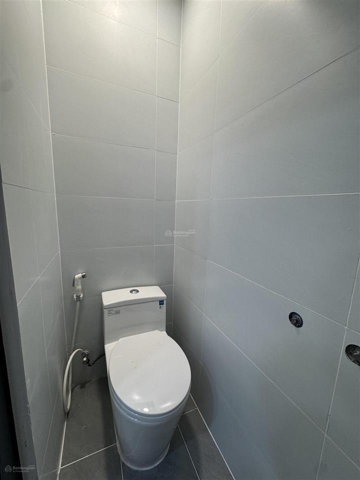Bán nhà mới 100% . mặt tiền kinh doanh sầm uất, ngay trường đại học công thương, mua ở  vp cty .