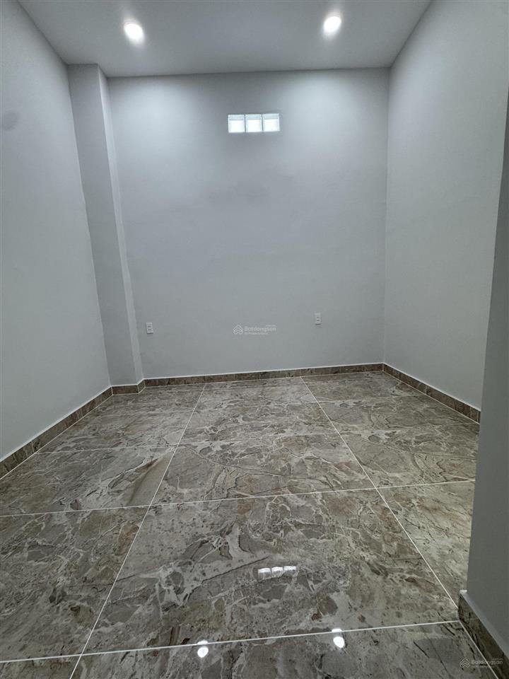 Bán nhà mới 100% . mặt tiền kinh doanh sầm uất, ngay trường đại học công thương, mua ở  vp cty .