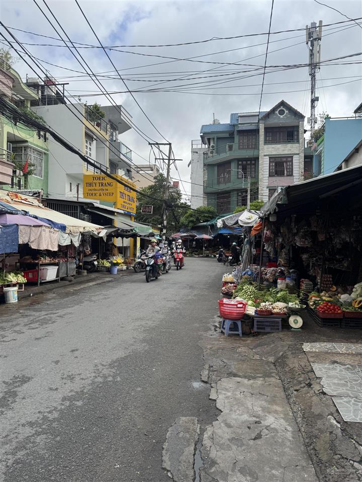 Bán nhà mới 100% . mặt tiền kinh doanh sầm uất, ngay trường đại học công thương, mua ở  vp cty .