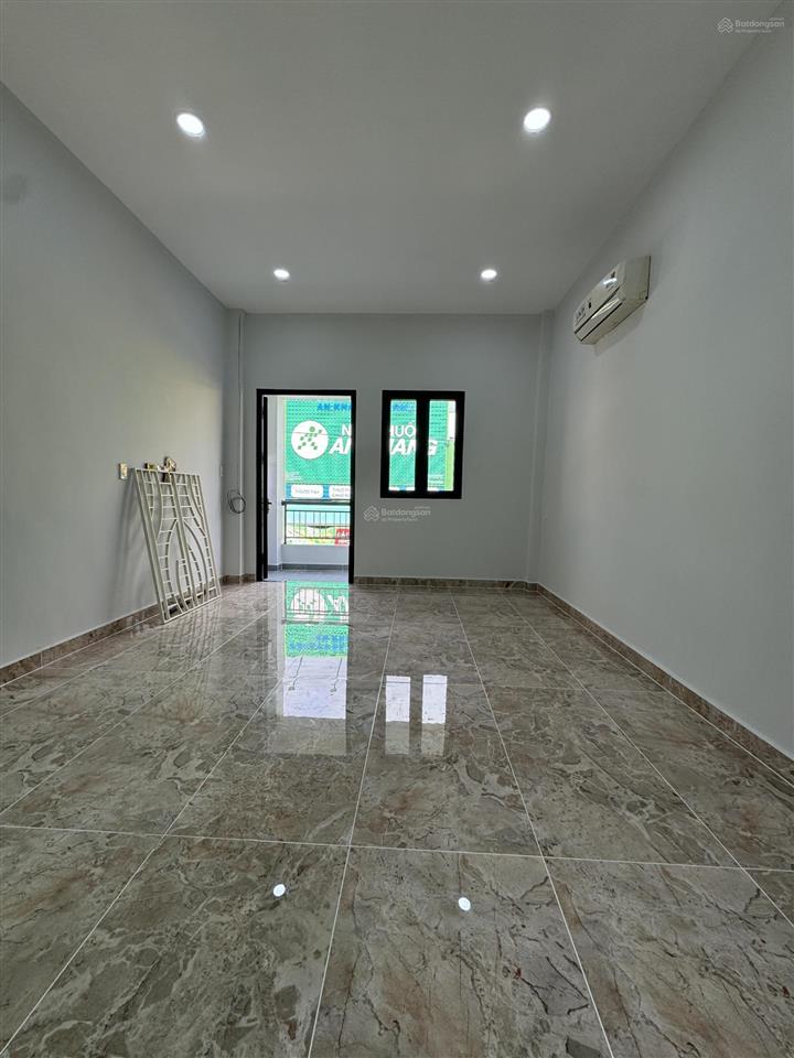 Bán nhà mới 100% . mặt tiền kinh doanh sầm uất, ngay trường đại học công thương, mua ở  vp cty .