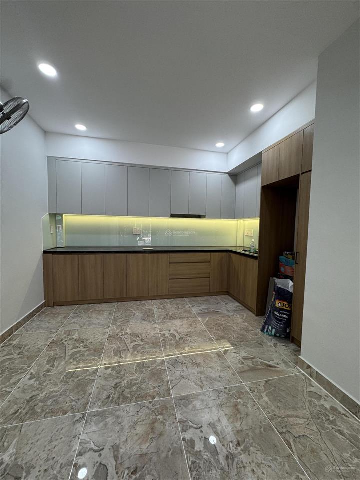 Bán nhà mới 100% . mặt tiền kinh doanh sầm uất, ngay trường đại học công thương, mua ở  vp cty .