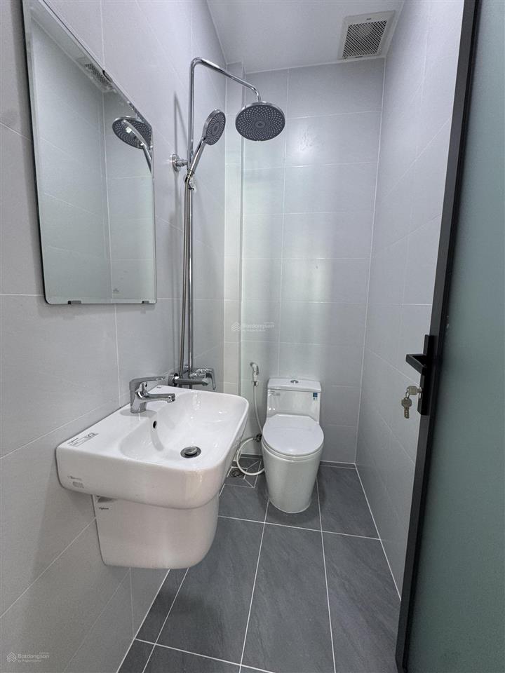 Bán nhà mới 100% . mặt tiền kinh doanh sầm uất, ngay trường đại học công thương, mua ở  vp cty .
