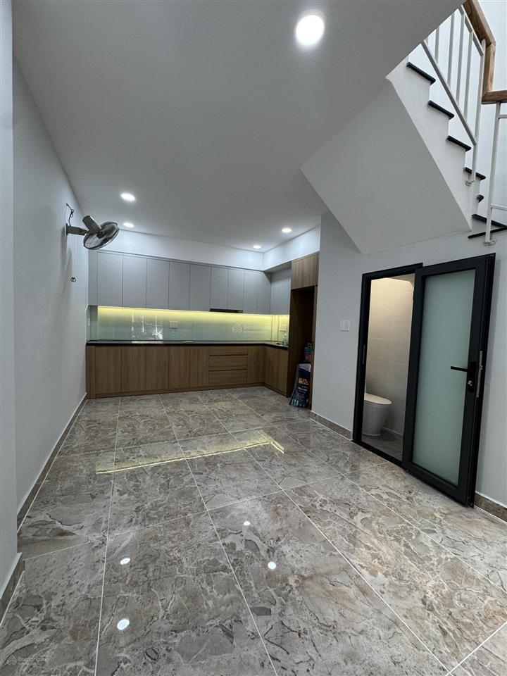 Bán nhà mới 100% . mặt tiền kinh doanh sầm uất, ngay trường đại học công thương, mua ở  vp cty .