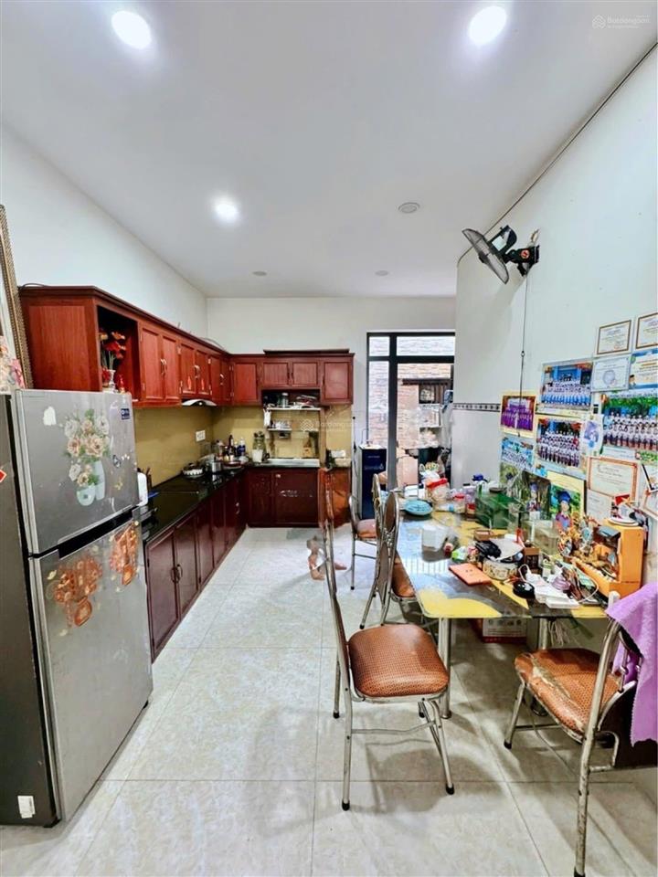 Bán nhà trần văn cẩn tân phú, 82m, nở hậu 6,4m, 3 tầng, 4pn, gần đầm sen, giá 7,2 tỷ