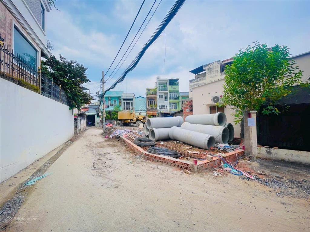 Bán đất mặt tiền đường sát bên bên chợ thủ đức. dt 66m2 giá chỉ 4,8 tỷ không có lô thứ 2 so sánh