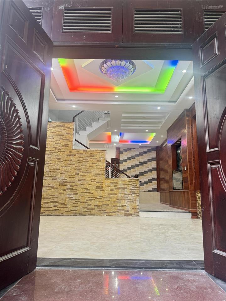 Bán nhà 3 lầu hẻm xe hơi quốc lộ 13, hbp thủ đức, diện tích to 113m². cách kđt vạn phúc 1km