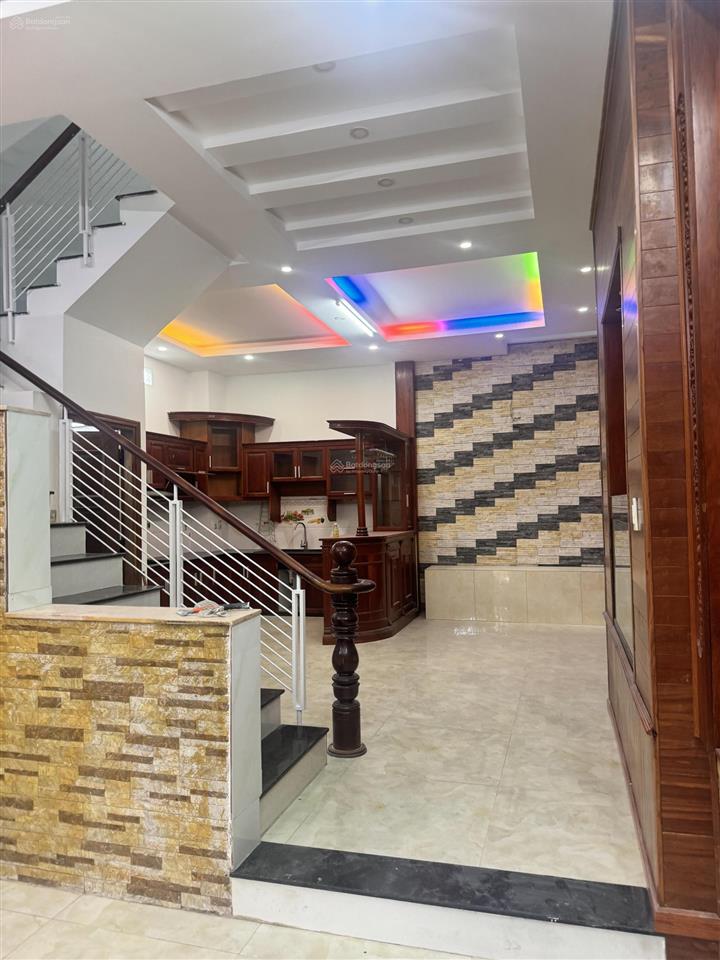 Bán nhà 3 lầu hẻm xe hơi quốc lộ 13, hbp thủ đức, diện tích to 113m². cách kđt vạn phúc 1km
