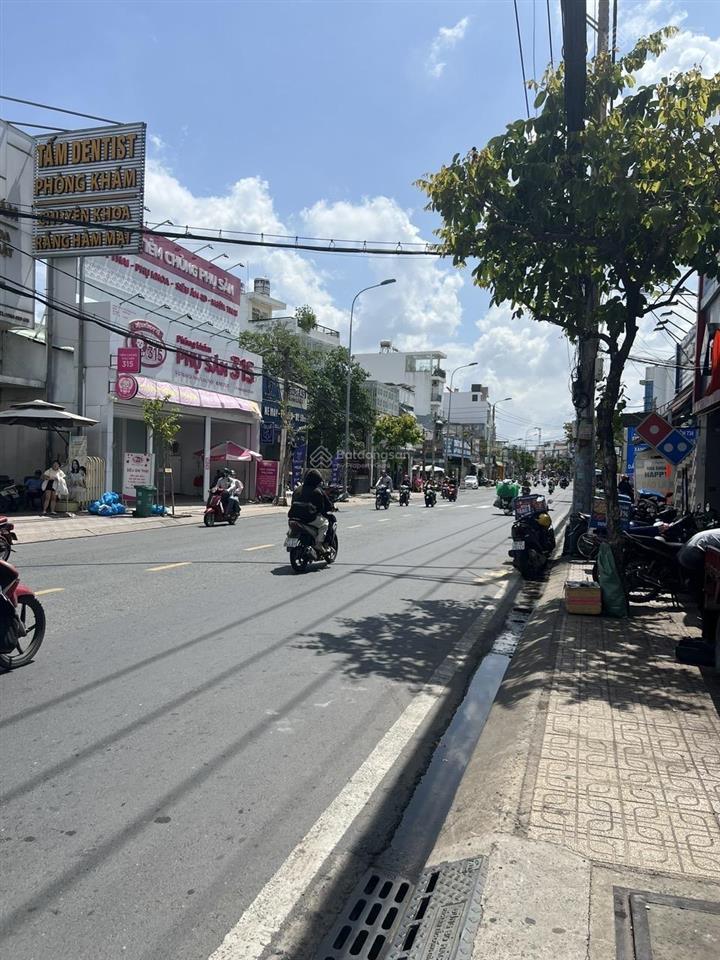 Cho thuê nhà 4 lầu mặt tiền đường kha vạn cân, dt 4mx27m, sát chợ thủ đức, giá 30tr/tháng