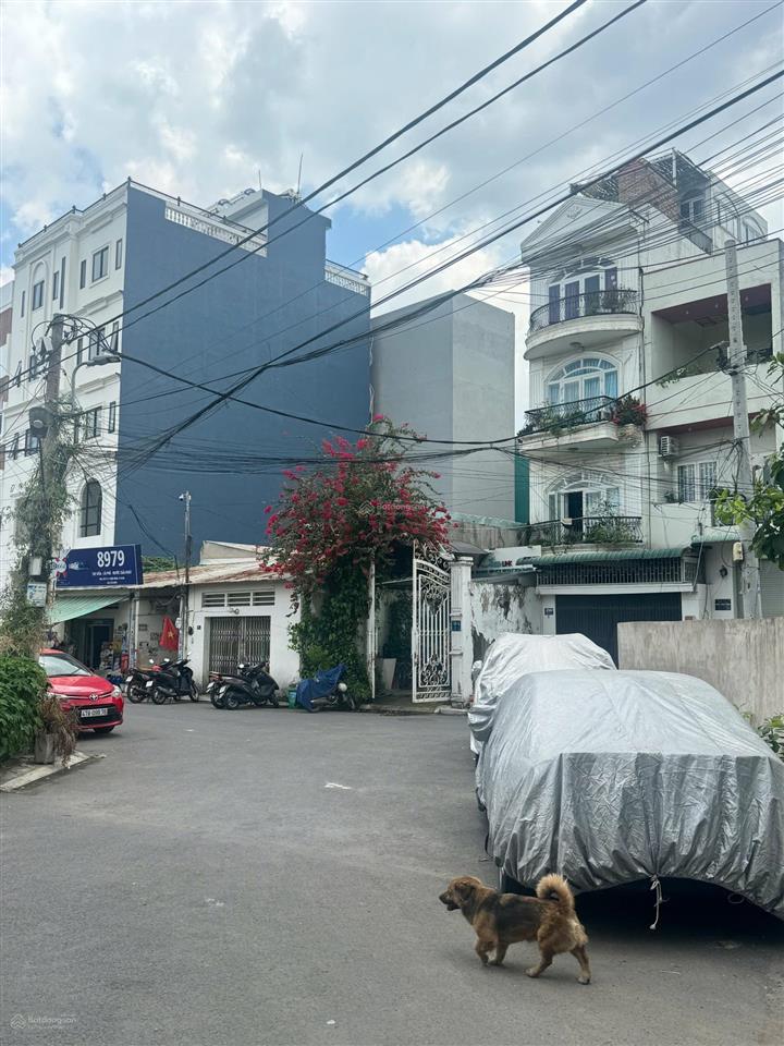Cho thuê nhà 1 trệt 2 lầu, ngang 5,5m dài 20m. đường xe hơi vào tận nhà