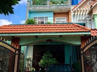 Cho thuê nhà 1 trệt 2 lầu, ngang 5,5m dài 20m. đường xe hơi vào tận nhà