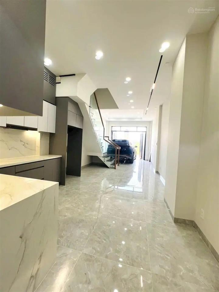 Bán nhà 1 trệt, 2 lầu hẻm 1/ đường hoàng hữu nam q9  diện tích 63.7m2 (4x16m)