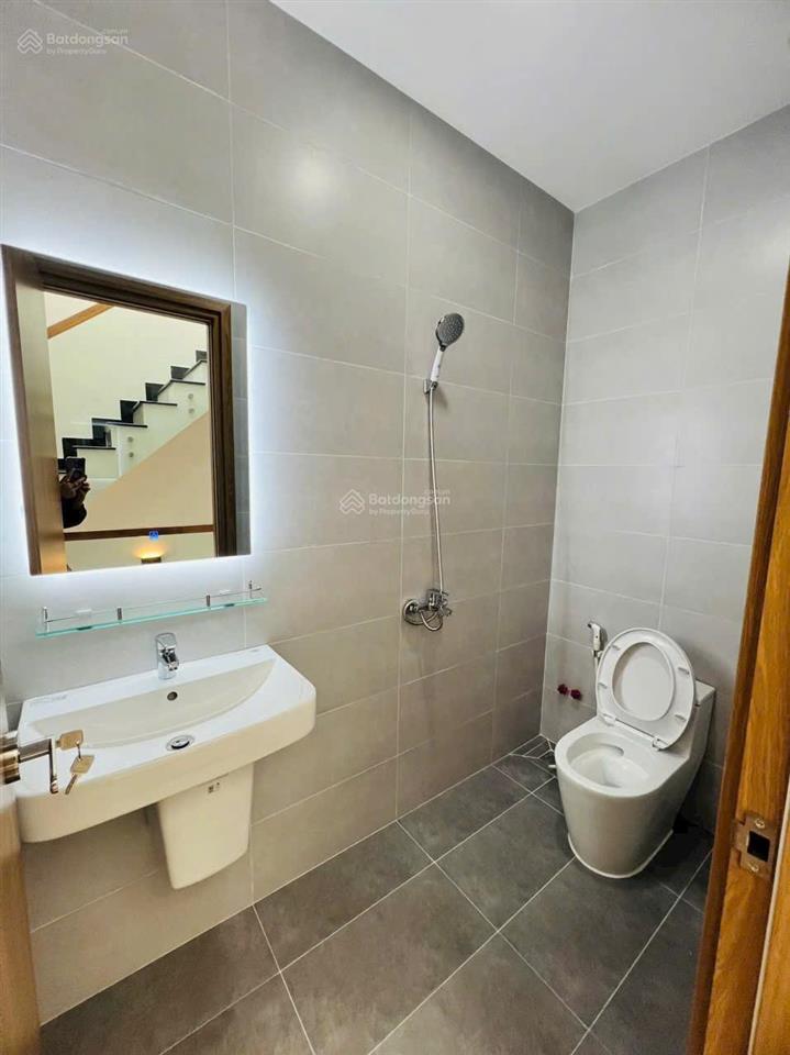 Bán nhà 1 trệt, 2 lầu hẻm 1/ đường hoàng hữu nam q9  diện tích 63.7m2 (4x16m)