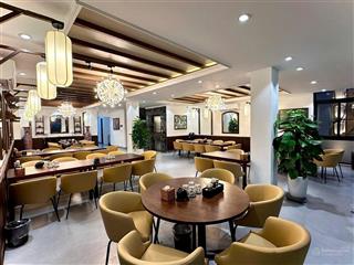 Cho thuê nhà 3 tầng mặt tiền hồ nghinh , dtsd 900m2 , ngang 15m , có phòng vip , gọi văn phú