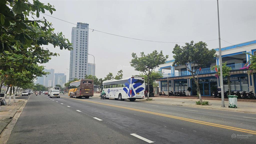 Cho thuê lô đất 3 mặt tiền view biển võ nguyên giáp, 2000m2, ngang 18m, gọi văn phú