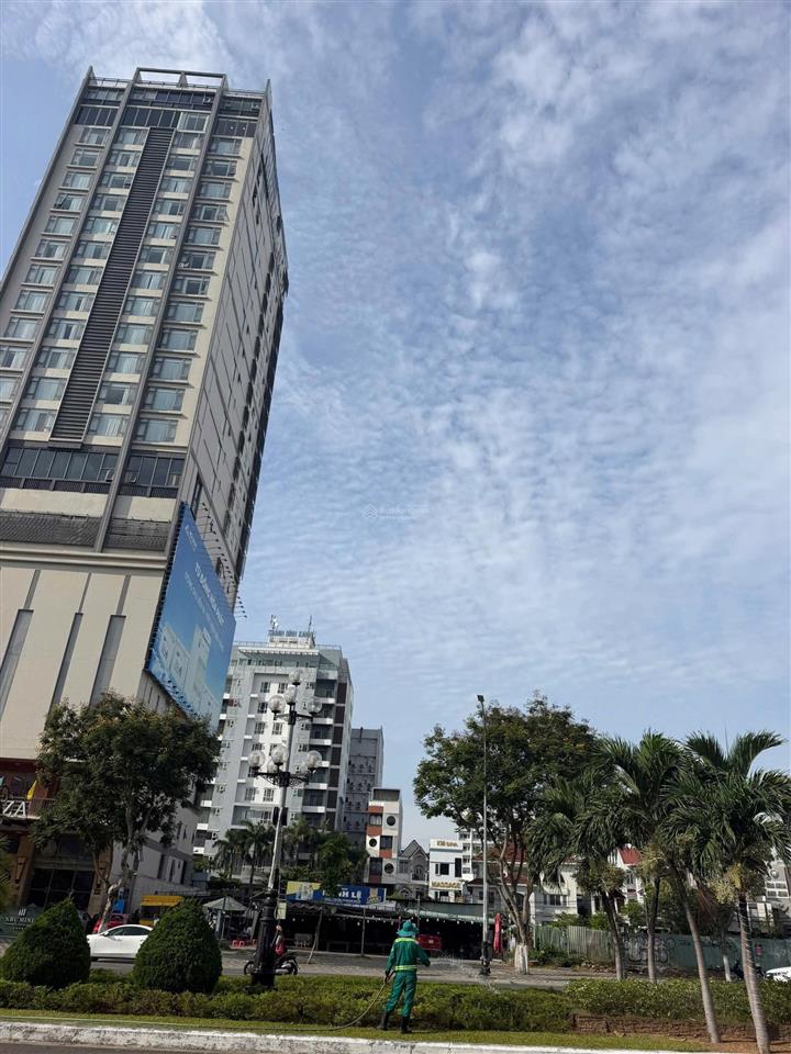 Cho thuê lô đất 2 mặt tiền trước sau phạm văn đồng, 1430m2, ngang 24m, hđ 5 năm, gọi văn phú