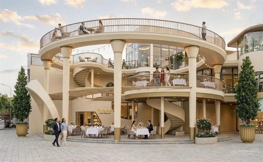 Cho thuê lô góc 2 mặt tiền 3 tầng chương dương, view sông và 69 tầng, ngang 22m, gọi van phu