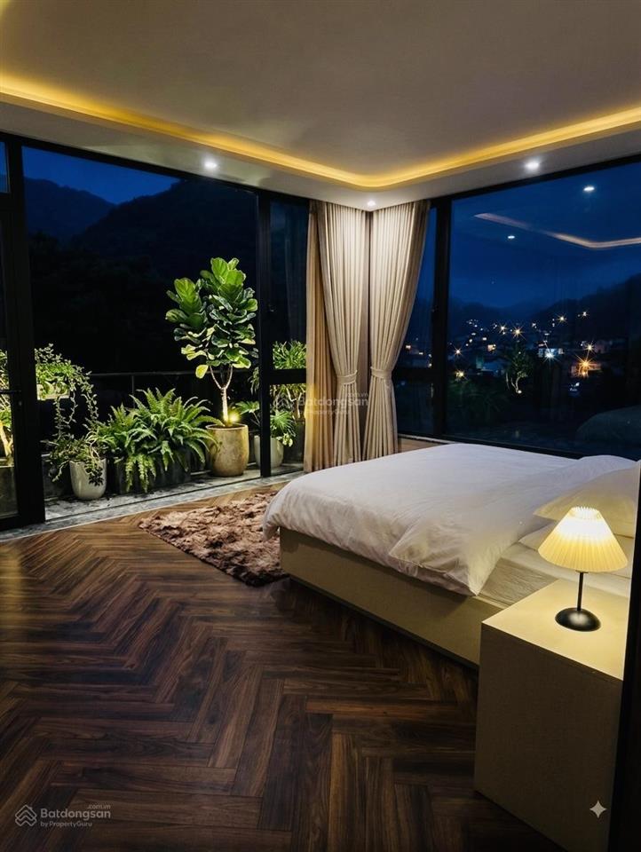 Cho thuê 1 cặp villa sân vườn ngay núi sơn trà, 4pn, hồ bơi, full nội thất cao cấp, gọi văn phú