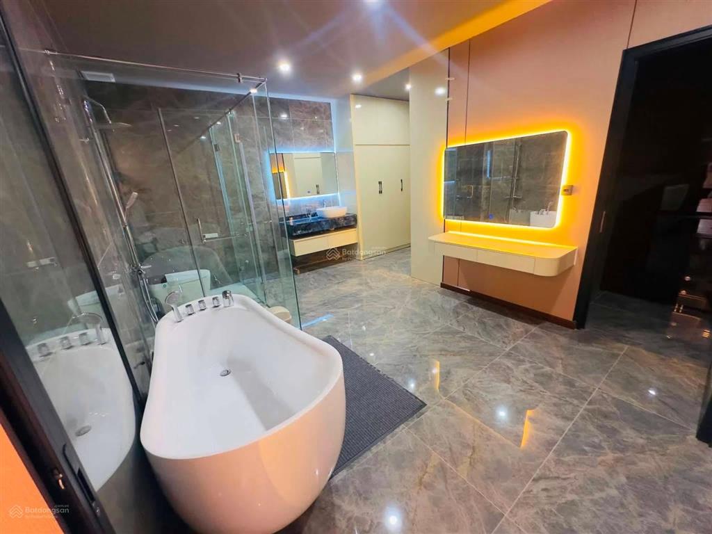 Cho thuê 1 cặp villa sân vườn ngay núi sơn trà, 4pn, hồ bơi, full nội thất cao cấp, gọi văn phú