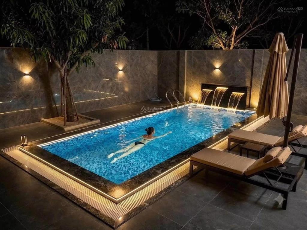 Cho thuê 1 cặp villa sân vườn ngay núi sơn trà, 4pn, hồ bơi, full nội thất cao cấp, gọi văn phú