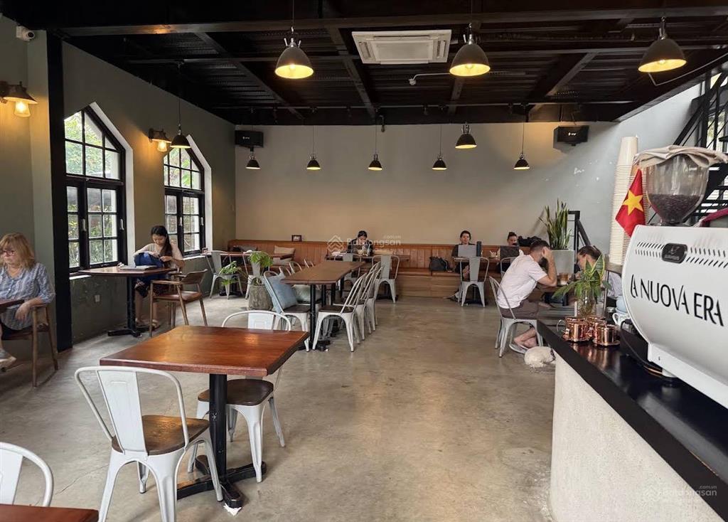 Cho thuê lô góc 2 mặt tiền hoàng kế viêm, dtsd 600m2, ngang 11m6, khu sầm uất, gọi văn phú