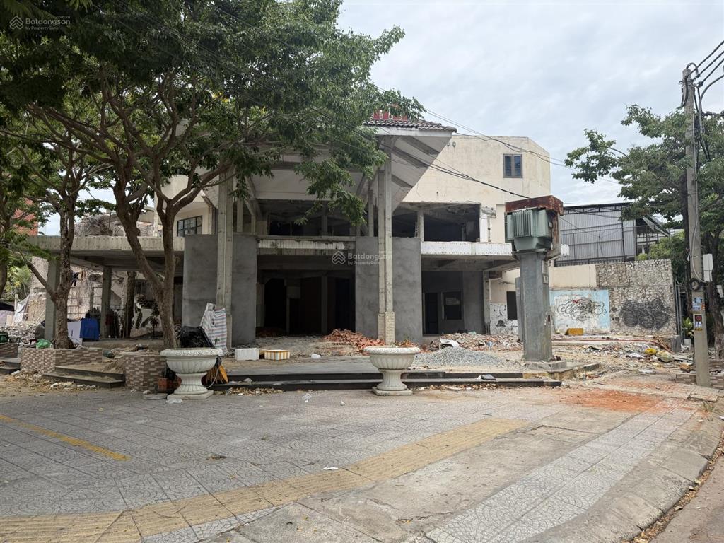 Cho thuê lô góc 2 mặt tiền hồ nghinh sát biển, ngang 25m, 623m2, hđ 10 năm, gọi văn phú