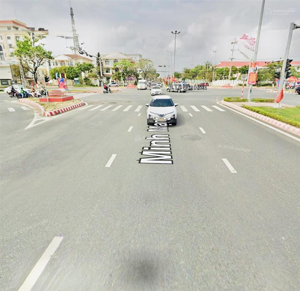 Cho thuê lô đất 3 mặt tiền lê văn hiến, ngay ngã 4 sầm uất, 2500m2, ngang 50m, gọi văn phú