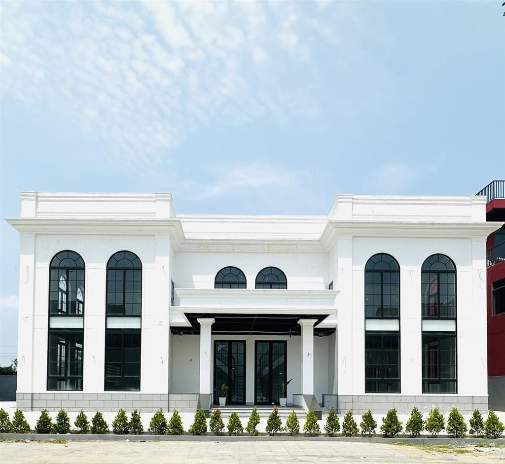 Cho thuê nhà 2 tầng mặt tiền võ nguyên giáp, đối diện crowne, dtsd 1000m2, ngang 24m, gọi v.phú