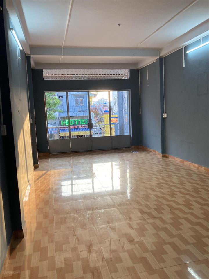 Cho thuê nhà mặt tiền âu cơ, p. 9, q. tb, 4,5 x 16m, 1t  2l, 34 triệu, 4pn, 3wc, gần chợ tân phước