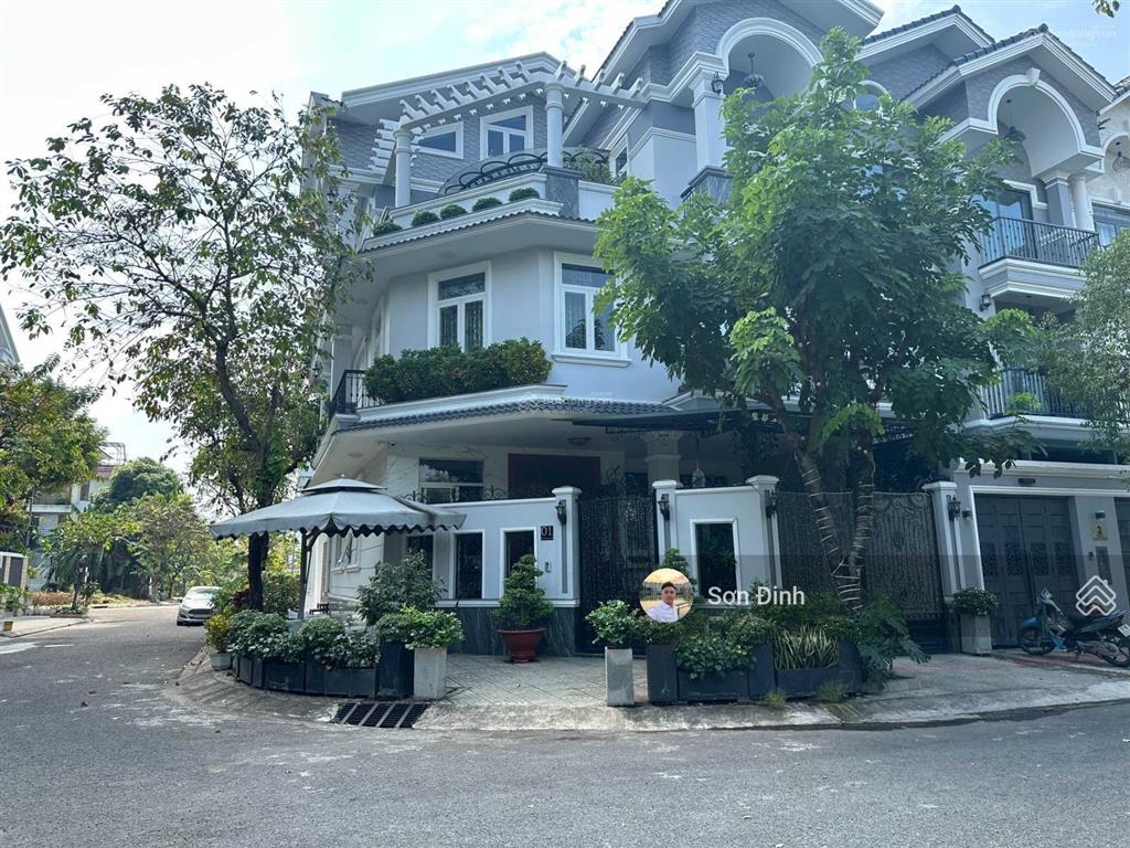 Bán căn nhà phố kdc biệt thự sadeco ven sông quận 7 dt 7x18m giá 21.5 tỷ  0901 424 *** mr. sơn