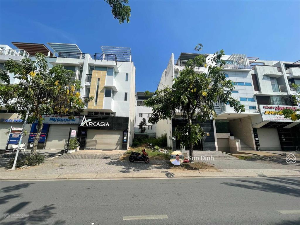 Nhà phố mặt tiền hoàng quốc việt, kdc phú mỹ, dt 6x22m, giá 24 tỷ, có thang máy.  0901 424 ***